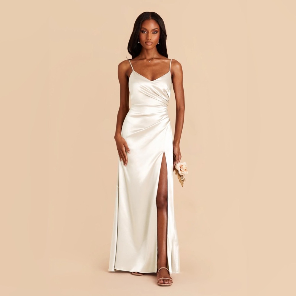 Birdy Grey Catherine Shiny Satin Dress - White
Small NO ALTERATIONS WERE MADE